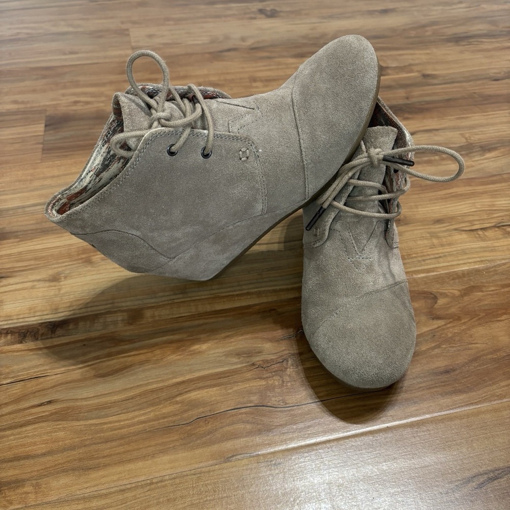 Toms Boots Womens 8.5 Wedge Desert Ankle Booties Brown Suede Lace Up 741115